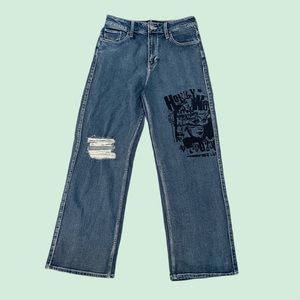 NWT Short Hollister Wide Leg Distressed Jean with Graphic